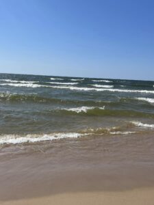These lakes have waves like the ocean in Florida